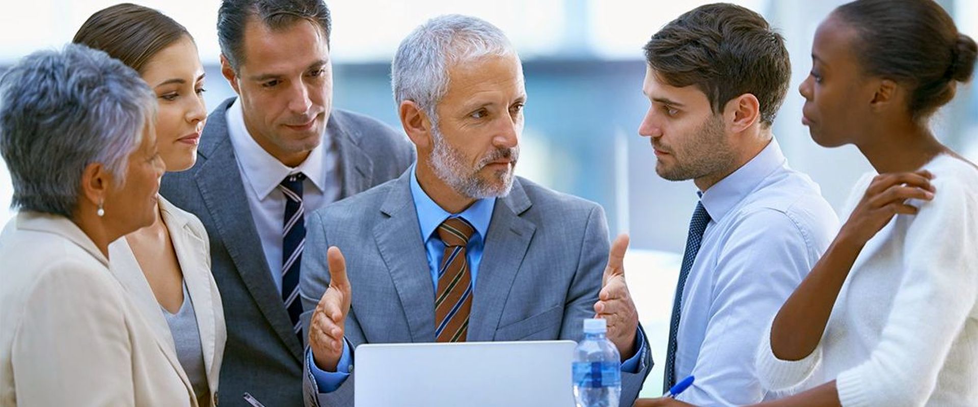 Retén talentos valiosos con evaluaciones del rendimiento efectivas